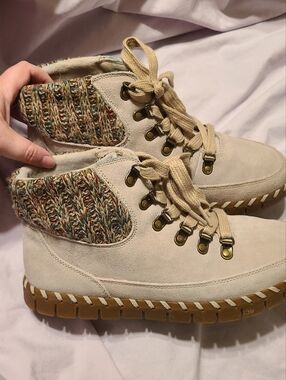Muk Luks Beige Suede Women's Hiking-Style Ankle Boots